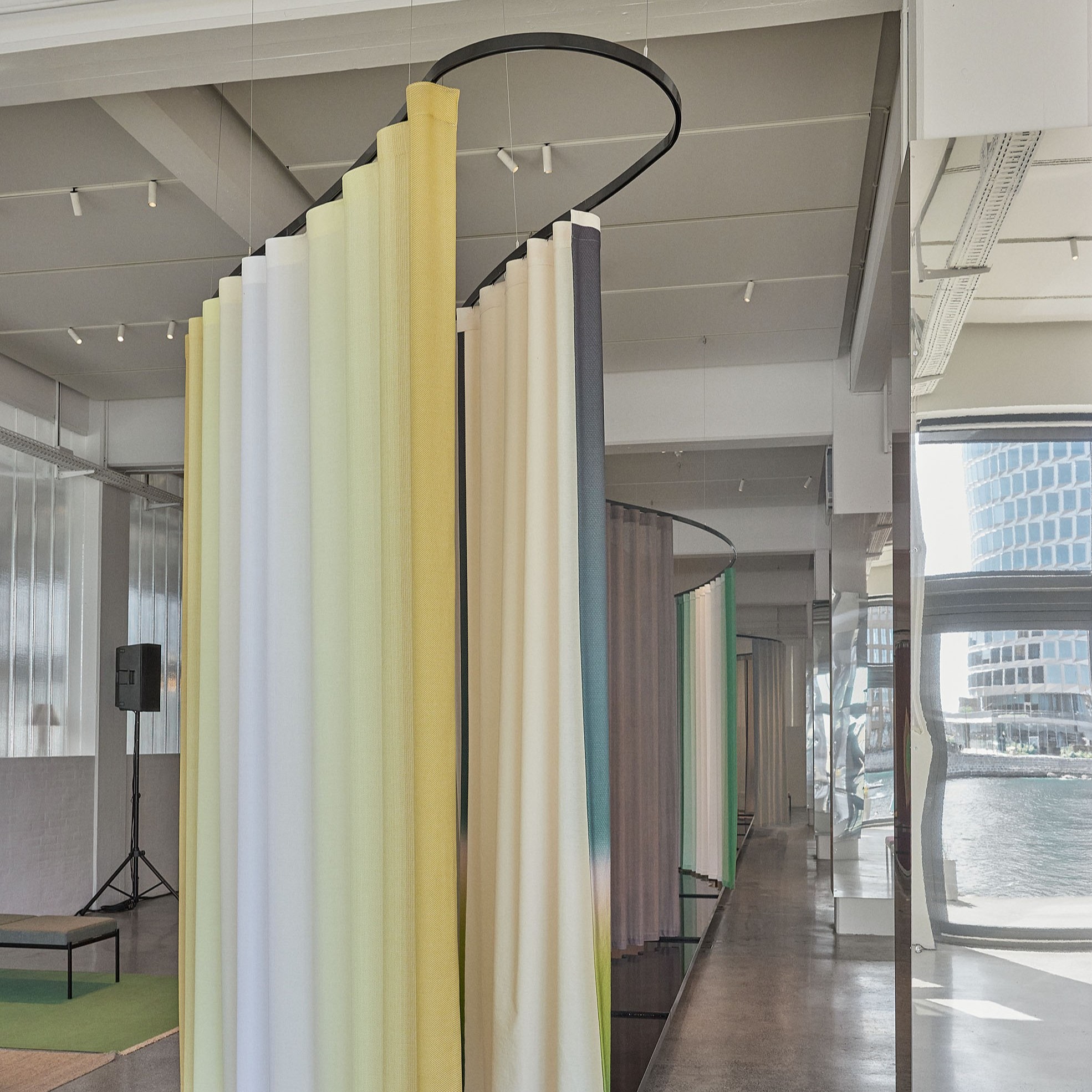 AP 5001 SUSTAIN™ Cubicle Curtain Track