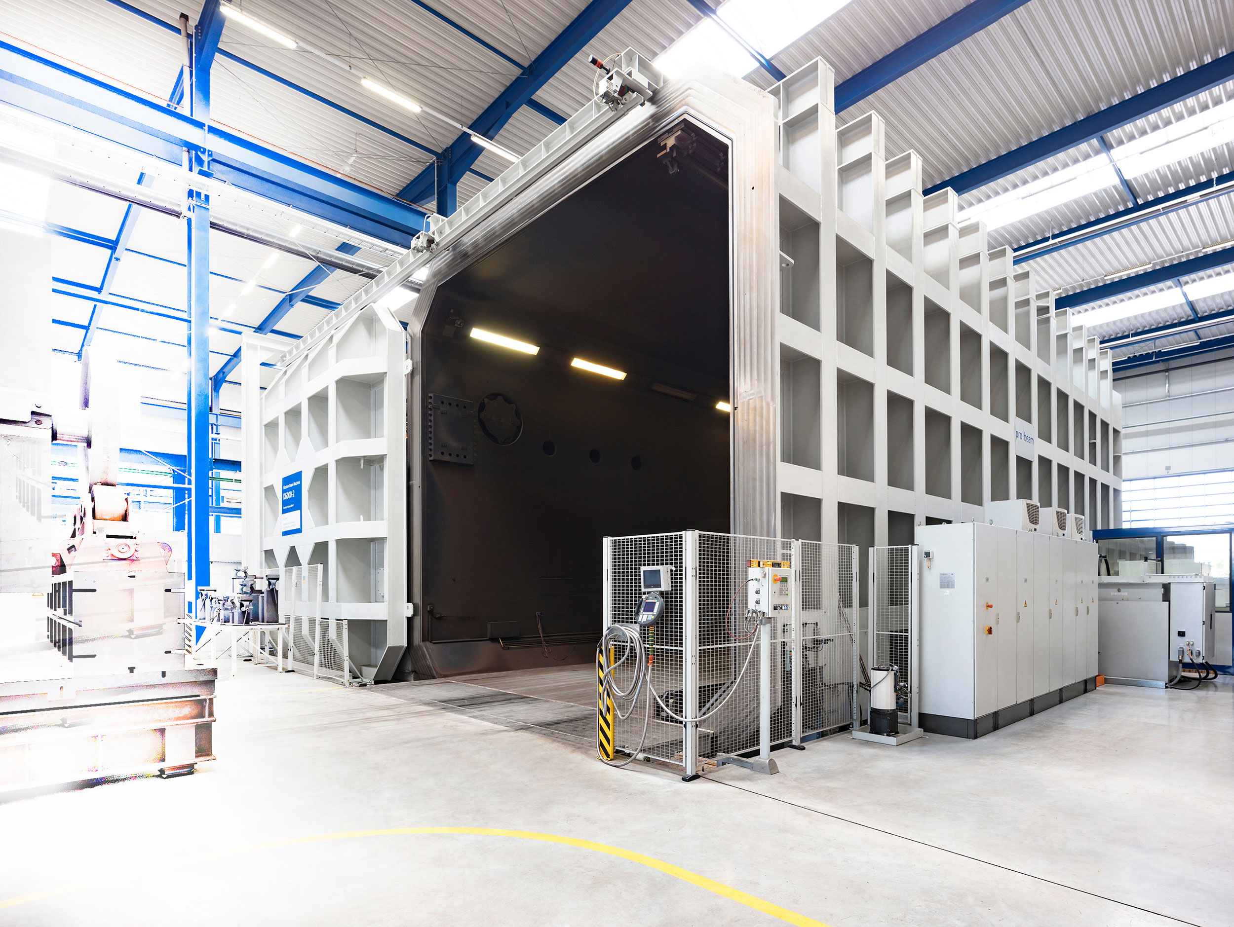 Contract manufacturing of large components